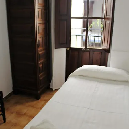 招待所 Sevillano 内尔哈